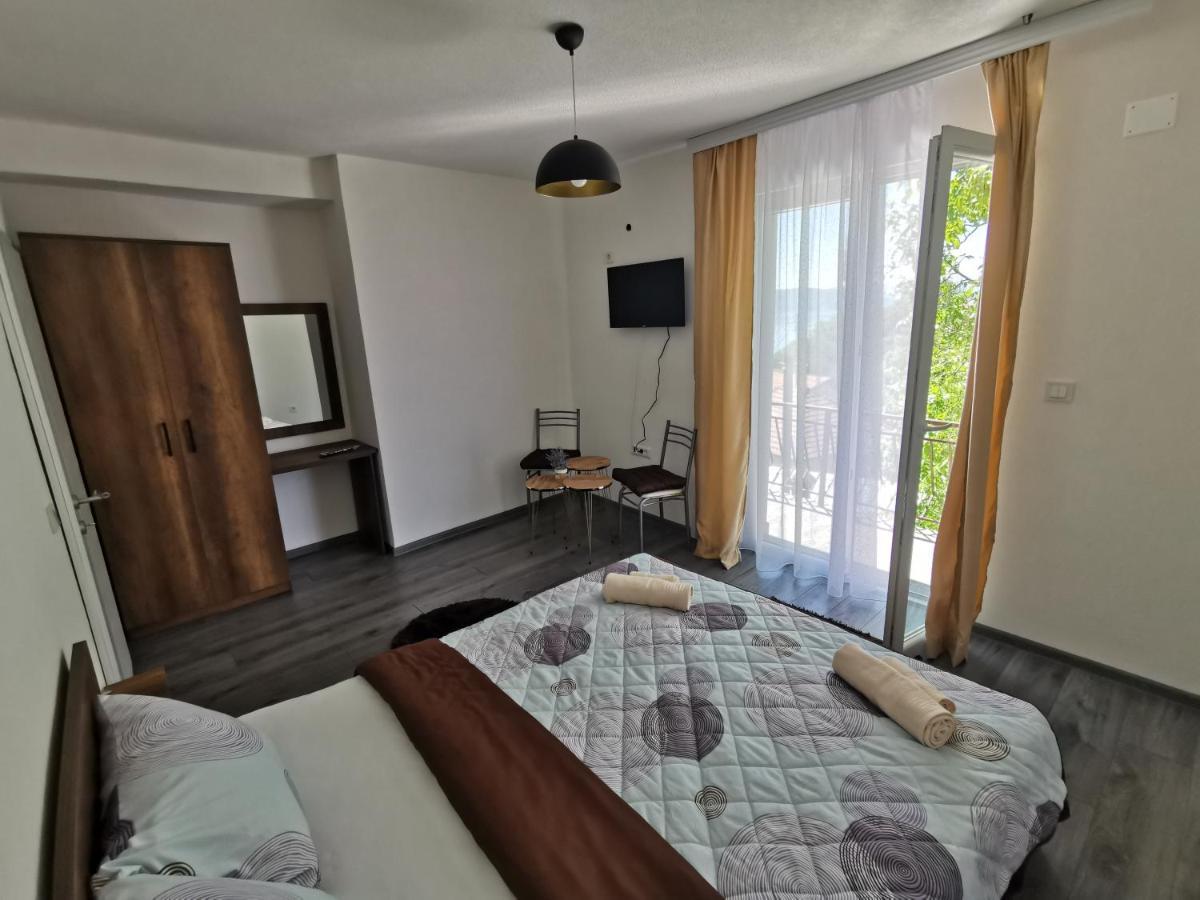 Gopo Guesthouse Elshani Buitenkant foto