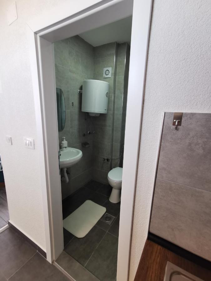 Gopo Guesthouse Elshani Buitenkant foto