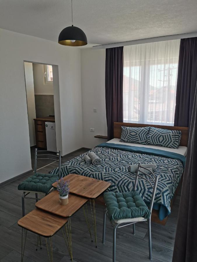 Gopo Guesthouse Elshani Buitenkant foto