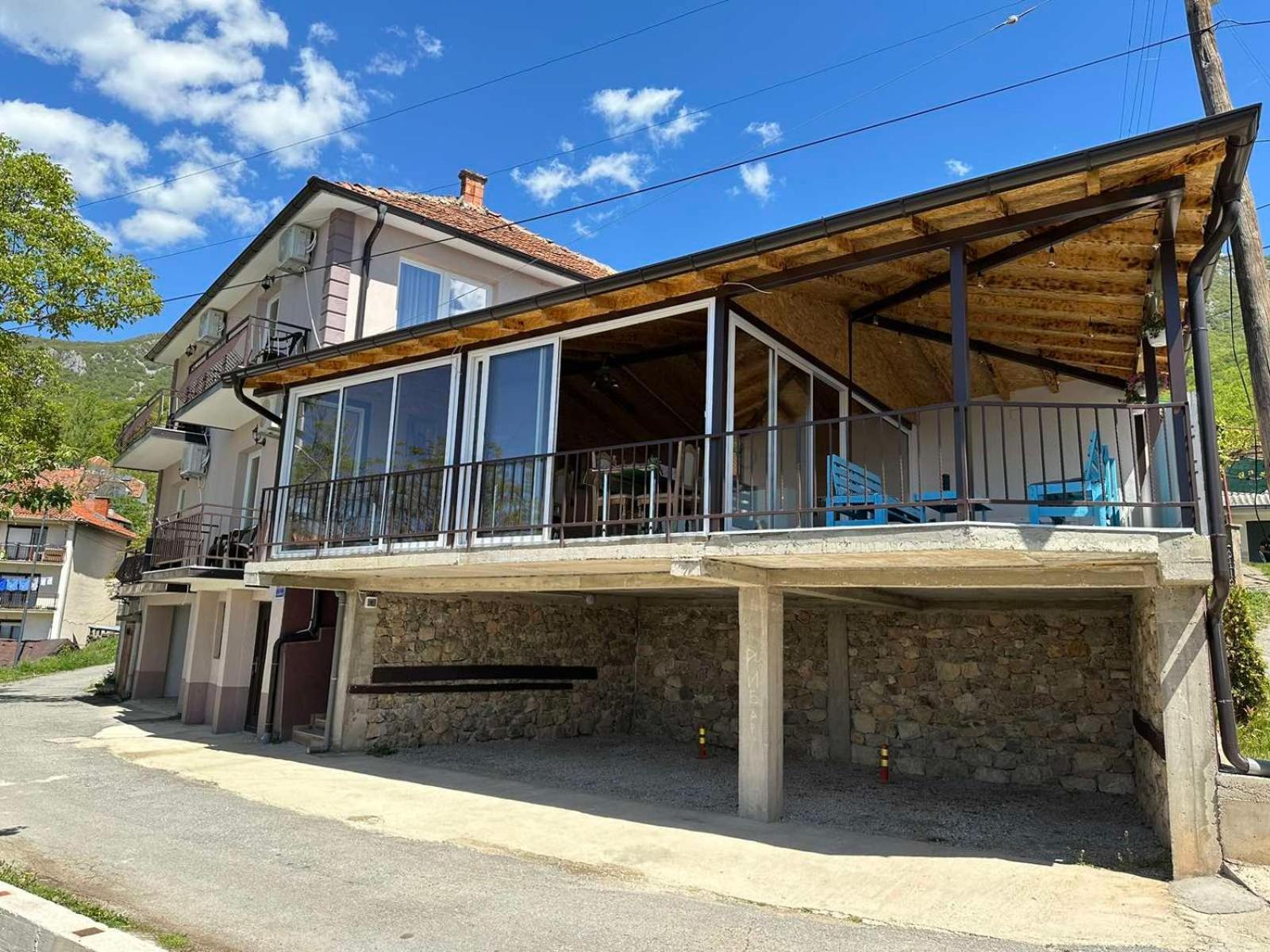 Gopo Guesthouse Elshani Buitenkant foto